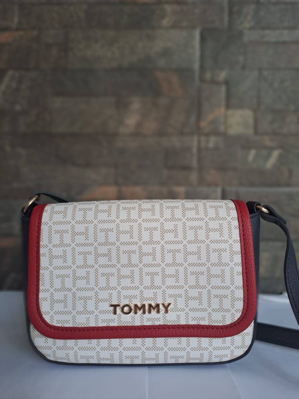Crossbody Tommy Hilfiger Color Blanco/azul/rojo