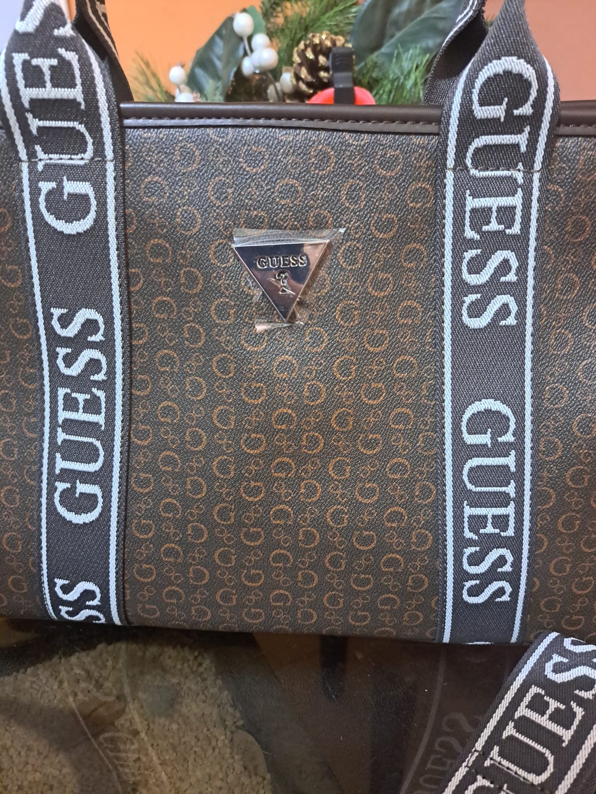 Bolsa Tote GUESS Monograma con Strap Ajustable y Mini Pouch