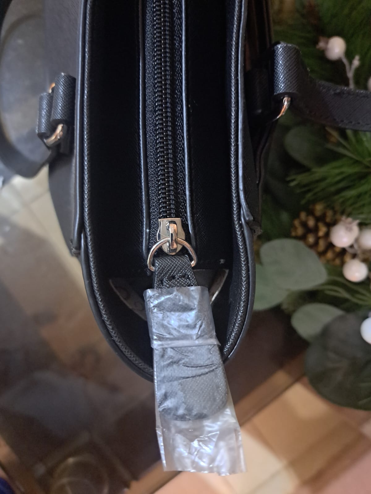 Bolso Guess Con Asas Negras Negro Liso Níquel