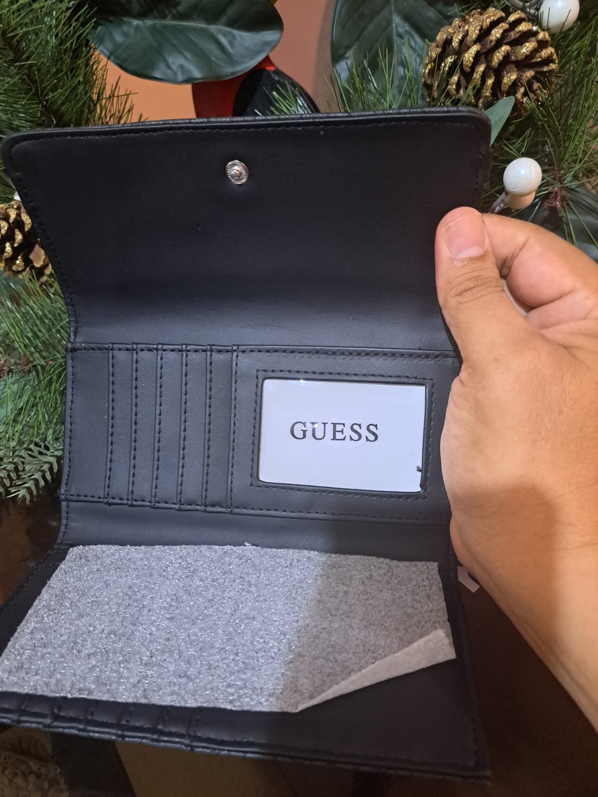 Guess ® Factory Los Angeles Billetera Mujer Negro Liso