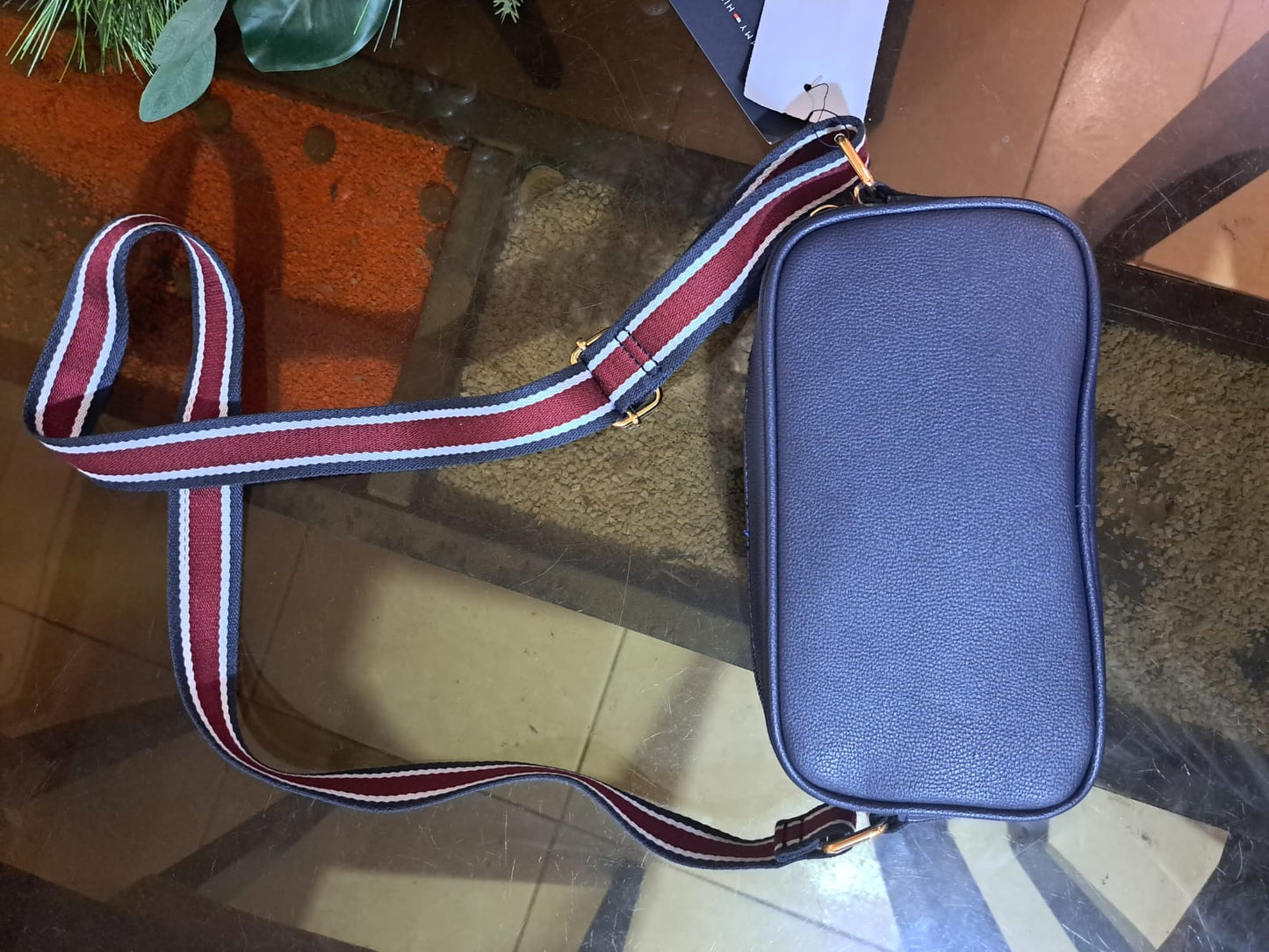 Cartera crossbody Tommy Hilfiger color azul