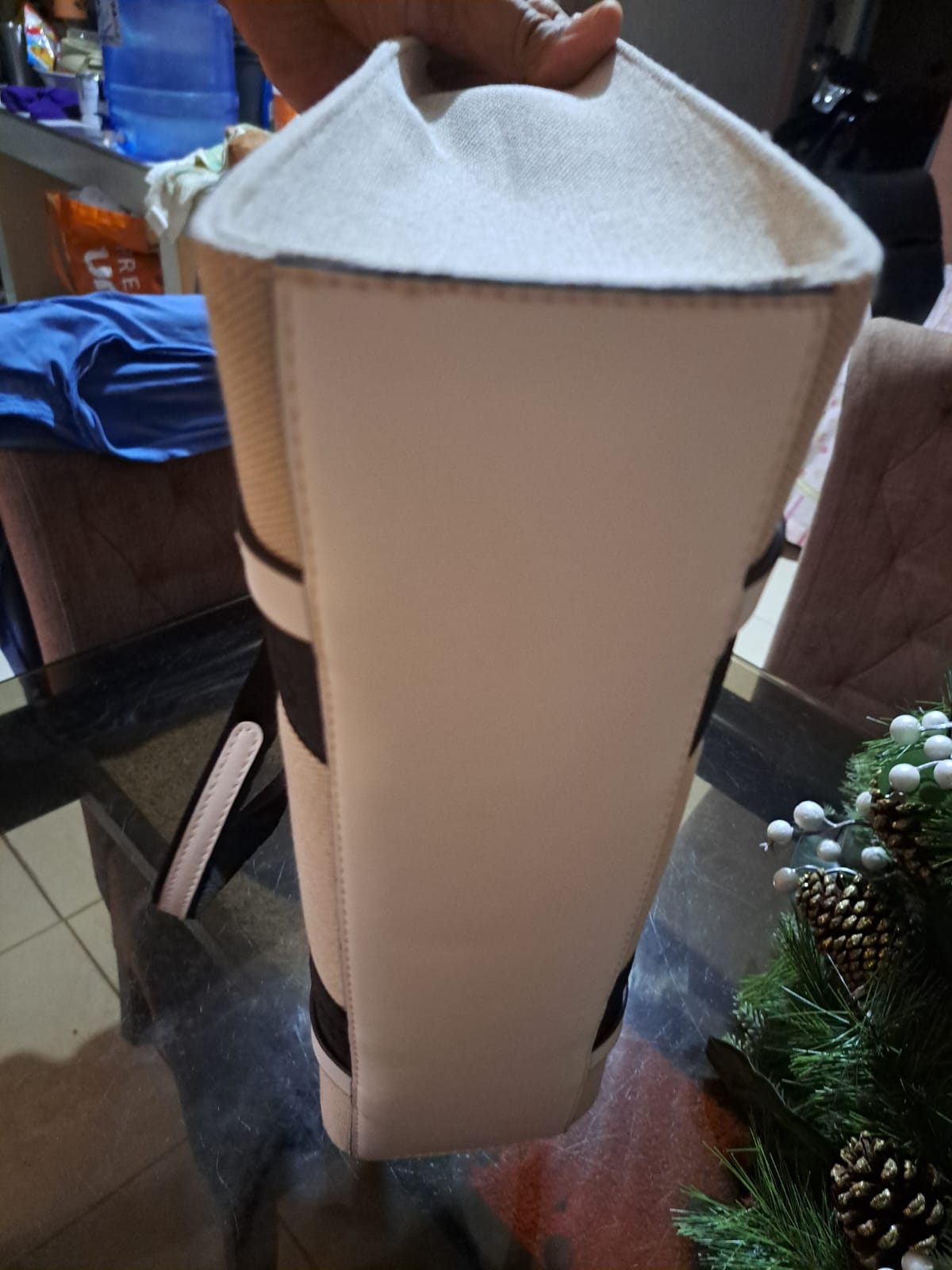 Bolso Carryall GUESS Beige doble asa negro