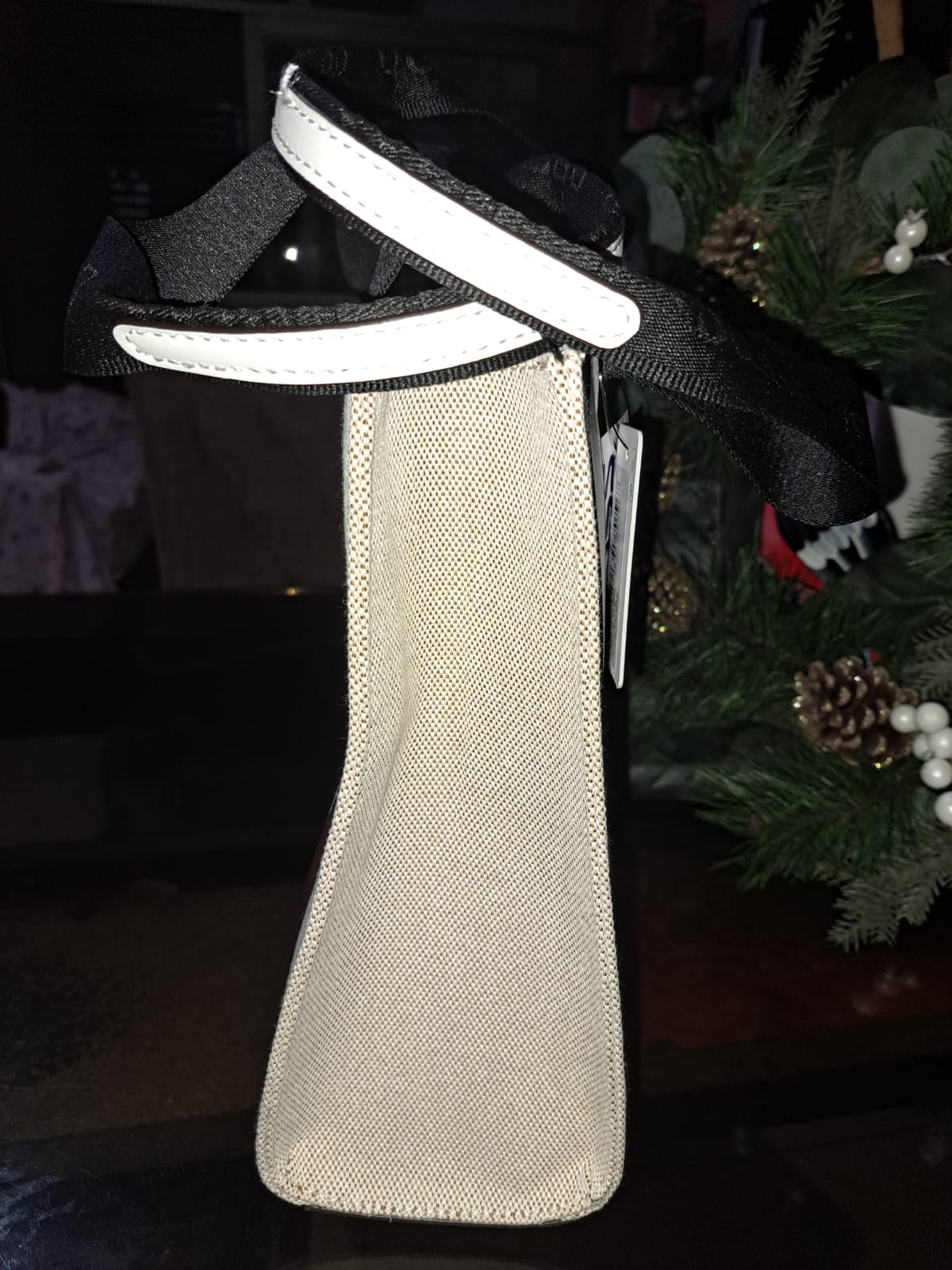 Bolso Carryall GUESS Beige doble asa negro