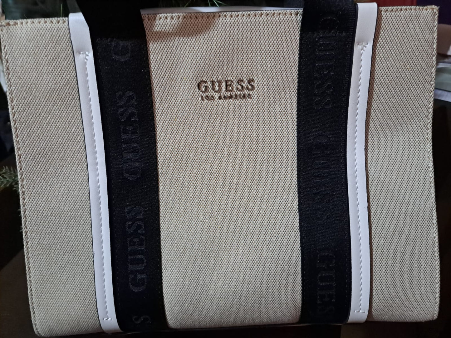 Bolso Carryall GUESS Beige doble asa negro