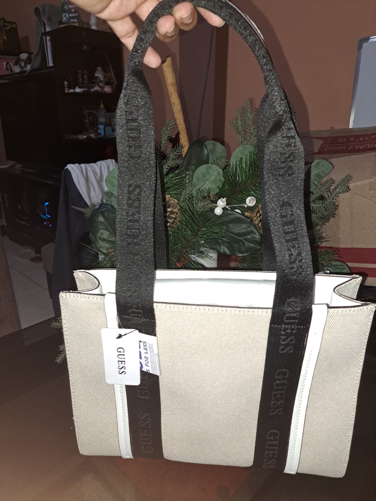 Bolso Carryall GUESS Beige doble asa negro