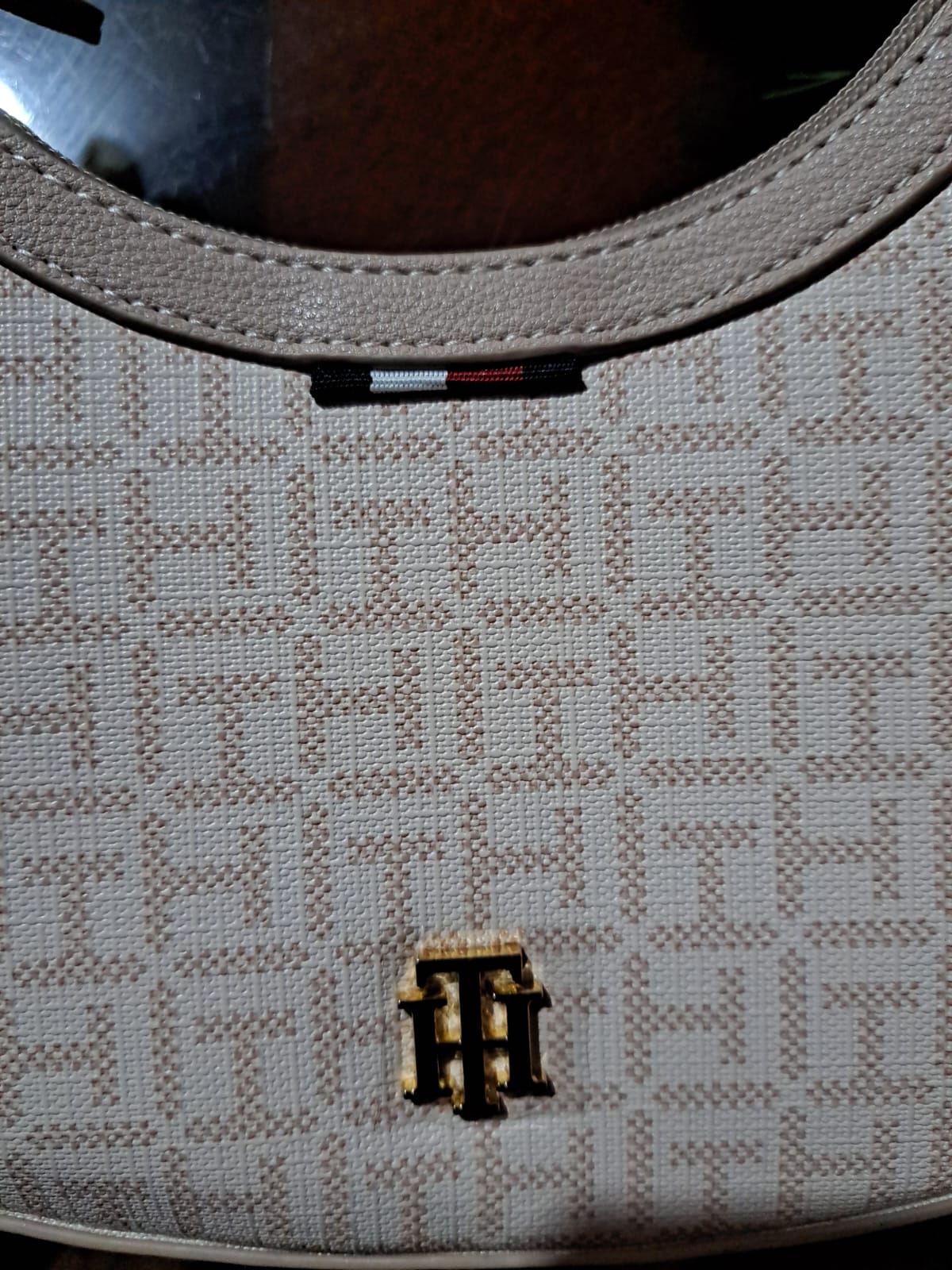 Baguette en Rosa Guess