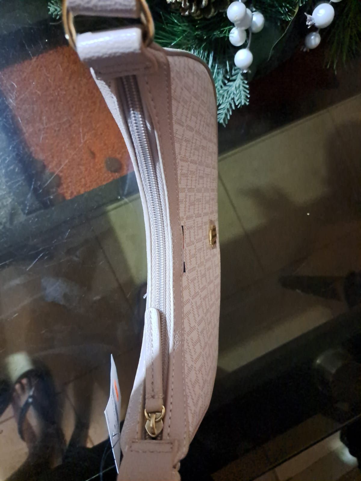 Baguette en Rosa Guess