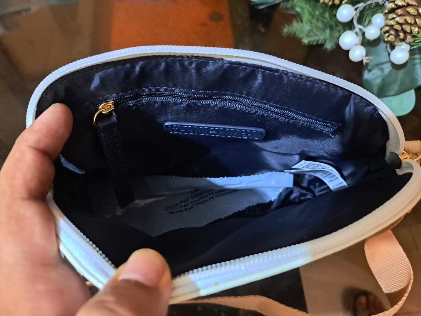 CARTERA CROSSBODY TOMMY HILFIGER DOME MONOGRAM