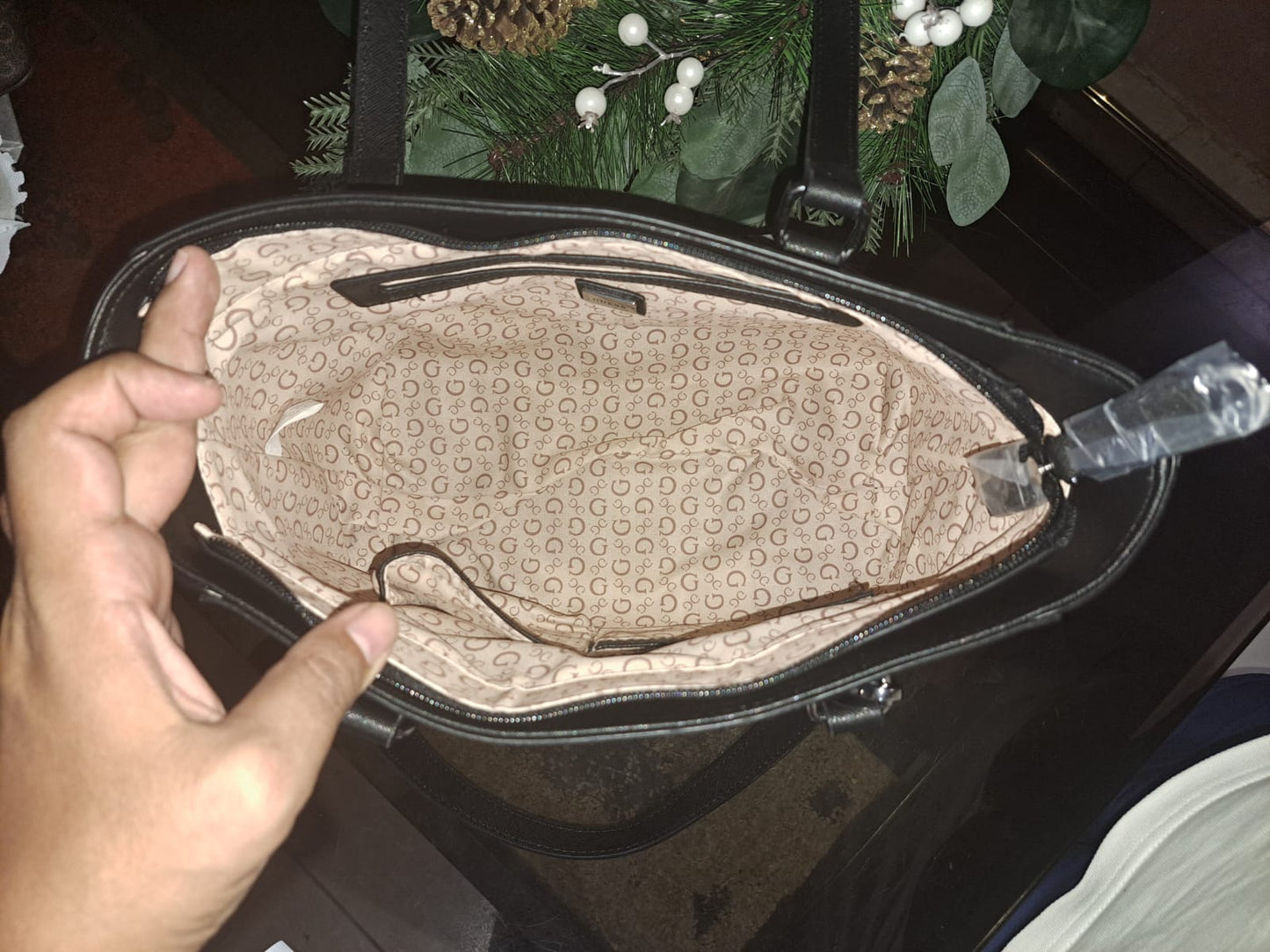 Bolso Guess Con Asas Negras Negro Liso Níquel